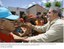 Presidente Lula recebe cumprimentos de moradores de Quixadá, na chegada à cerimônia de lançamento do progr. de Desenv. Sustentável e do Centro de Comercialização da Agricultura Familiar.jpg