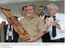 Presidente Lula recebe uma homenagem dos pescadores da Colônia de Pescadores Z-1, em Salvador, durante lançamento do Programa de Recadastramento de Pescadores.jpg