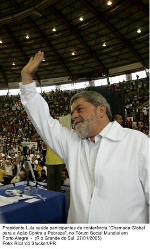 Presidente Lula saúda participantes da conferência Chamada Global para a Ação Contra a Pobreza, no Fórum Social Mundial em Porto Alegre.jpg