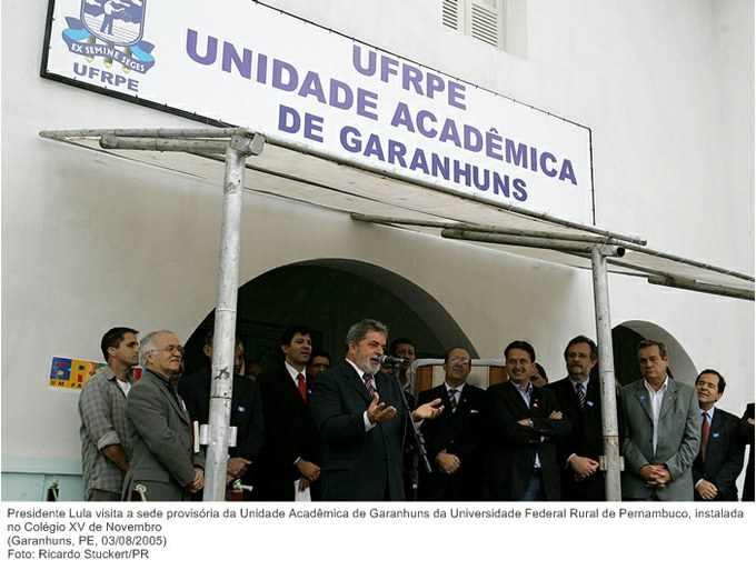 Presidente Lula visita a sede provisória da Unidade Acadêmica de Garanhuns da Universidade Federal Rural de Pernambuco, instalada no Colégio XV de Novembro.jpg