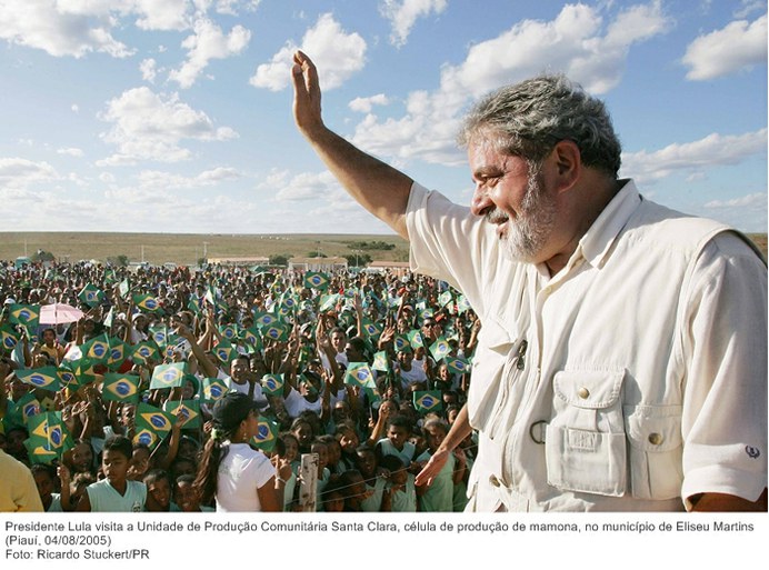 Presidente Lula visita a Unidade de Produção Comunitária Santa Clara, célula de produção de mamona, no município de Eliseu Martins.jpg
