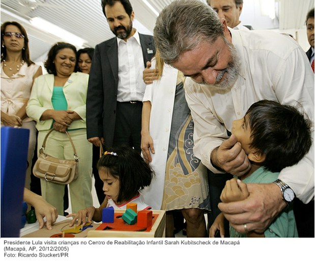 Presidente Lula visita crianças no Centro de Reabilitação Infantil Sarah Kubitscheck de Macapá.jpg