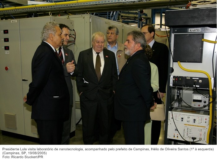 Presidente Lula visita laboratório de nanotecnologia, acompanhado pelo prefeito de Campinas, Hélio de Oliveira Santos.jpg