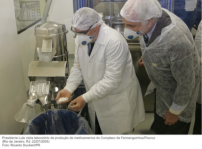 Presidente Lula visita laboratório de produção de medicamentos do Complexo de Farmanguinhos-Fiocruz.jpg