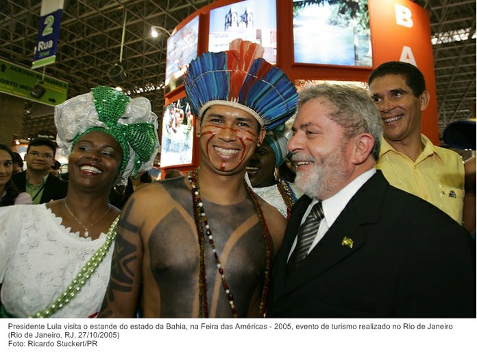Presidente Lula visita o estande do estado da Bahia, na Feira das Américas - 2005, evento de turismo realizado no Rio de Janeiro.jpg