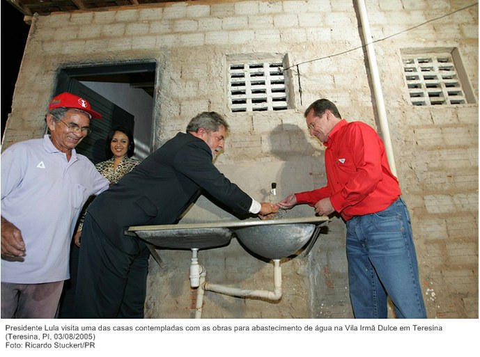 Presidente Lula visita uma das casas contempladas com as obras para abastecimento de água na Vila Irmã Dulce em Teresina.jpg