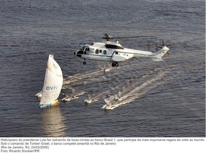 Helicóptero do presidente Lula faz sobrevôo de boas-vindas ao barco Brasil 1, que participa da mais importante regata de volta ao mundo. Sob o comando de Torben Grael.jpg