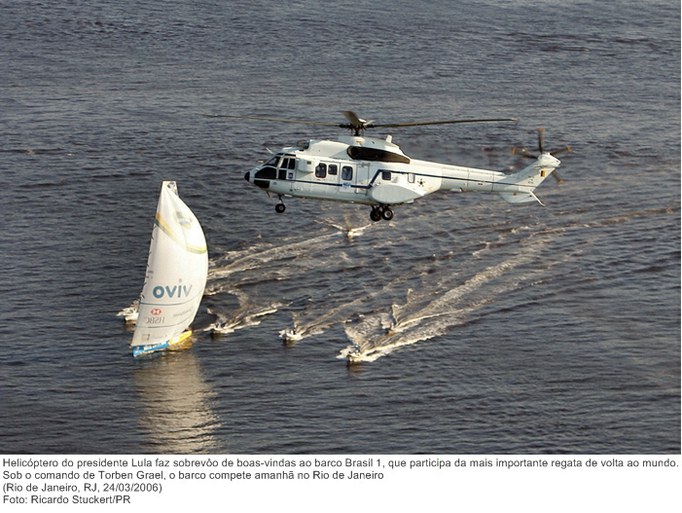 Helicóptero do presidente Lula faz sobrevôo de boas-vindas ao barco Brasil 1, que participa da mais importante regata de volta ao mundo. Sob o comando de Torben Grael.jpg