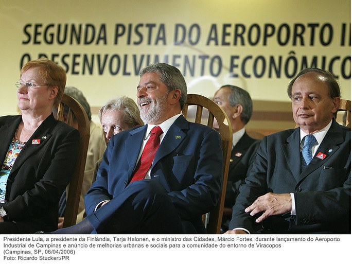 Presidente Lula, a presidente da Finlândia, Tarja Halonen, e o ministro das Cidades, Márcio Fortes, durante lançamento do Aeroporto Industrial de Campinas.jpg