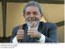 Presidente Lula acena para populares durante cerimônia de formatura dos alunos do Programa Mova Brasil, de alfabetização de jovens e adultos.jpg