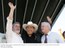 Presidente Lula, ao lado do empresário Beto Carrero (C), e do ministro da Pesca, José Fritsch, durante visita ao Porto de Itajaí.jpg
