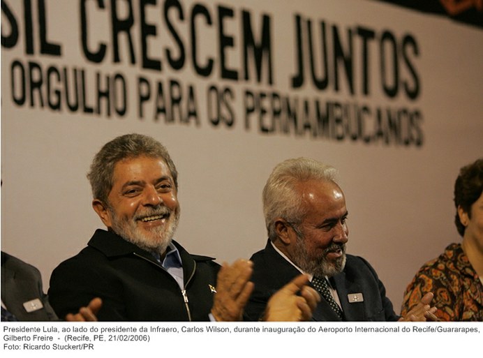 Presidente Lula, ao lado do presidente da Infraero, Carlos Wilson, durante inauguração do Aeroporto Internacional do RecifeGuararapes, Gilberto Freire.jpg