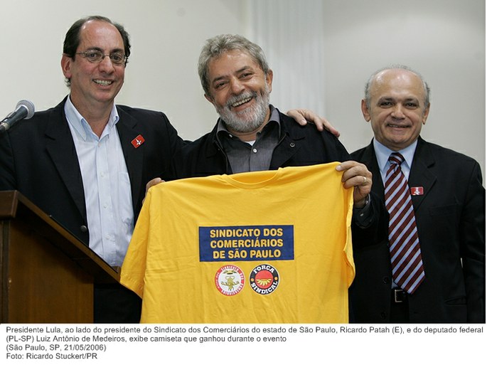 Presidente Lula, ao lado do presidente do Sindicato dos Comerciários do estado de São Paulo, Ricardo Patah (E), e do deputado federal (PL-SP) Luiz Antônio de Medeiros.jpg