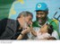 Presidente Lula brinca com filha de catador de material reciclável, durante encontro natalino com população de rua em São Paulo.jpg