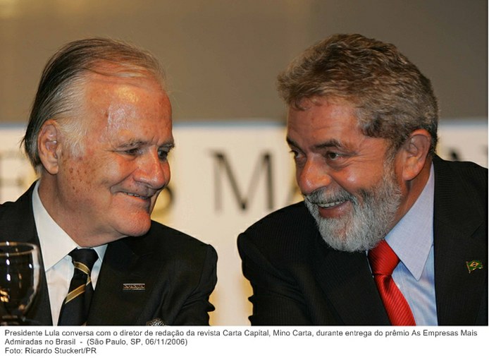 Presidente Lula conversa com o diretor de redação da revista Carta Capital, Mino Carta, durante entrega do prêmio As Empresas Mais Admiradas no Brasil.jpg