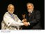Presidente Lula cumprimenta o ex-senador Abdias do Nascimento, líder histórico do movimento negro brasileiro.jpg