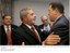 Presidente Lula cumprimenta o presidente da Venezuela, Hugo Chávez, que está no Brasil para reunião trilateral entre Brasil, Venezuela e Argentina.jpg