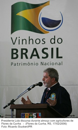 Presidente Lula discursa durante almoço com agricultores de Flores da Cunha.jpg