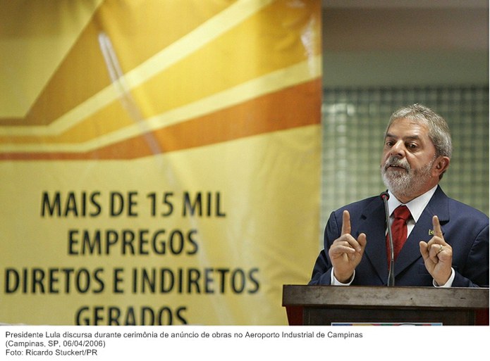 Presidente Lula discursa durante cerimônia de anúncio de obras no Aeroporto Industrial de Campinas.jpg