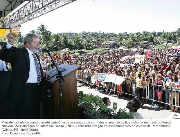 Presidente Lula discursa durante cerimônia de assinatura de contratos e anúncio de liberação de recursos do Fundo Nacional de Habitação de Interesse Social (FNHIS).jpg