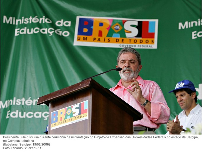 Presidente Lula discursa durante cerimônia de implantação do Projeto de Expansão das Universidades Federais no estado de Sergipe, no Campus Itabaiana.jpg