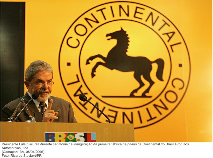 Presidente Lula discursa durante cerimônia de inauguração da primeira fábrica de pneus da Continental do Brasil Produtos Automotivos Ltda.jpg