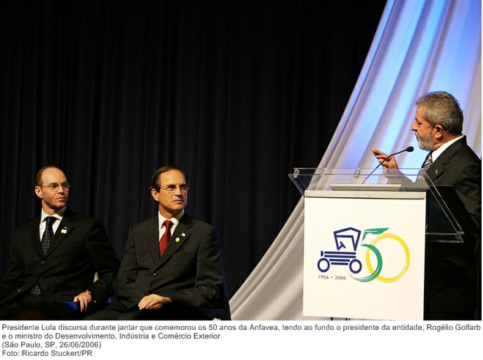 Presidente Lula discursa durante jantar que comemorou os 50 anos da Anfavea.jpg