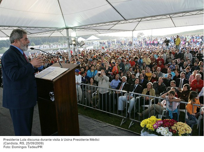 Presidente Lula discursa durante visita à Usina Presidente Médici.jpg