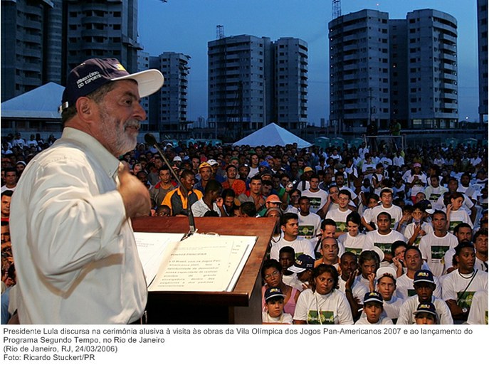 Presidente Lula discursa na cerimônia alusiva à visita às obras da Vila Olímpica dos Jogos Pan-Americanos 2007 e ao lançamento do Programa Segundo Tempo, no Rio de Janeiro.jpg