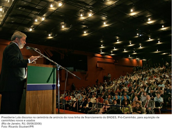 Presidente Lula discursa na cerimônia de anúncio da nova linha de financiamento do BNDES, Pró-Caminhão, para aquisição de caminhões novos e usados (2).jpg