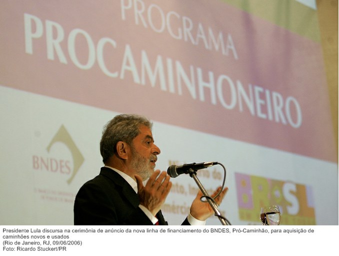Presidente Lula discursa na cerimônia de anúncio da nova linha de financiamento do BNDES, Pró-Caminhão, para aquisição de caminhões novos e usados.jpg