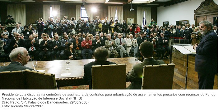 Presidente Lula discursa na cerimônia de assinatura de contratos para urbanização de assentamentos precários com recursos do Fundo Nacional de Habitação de Interesse Social (FNHIS).jpg
