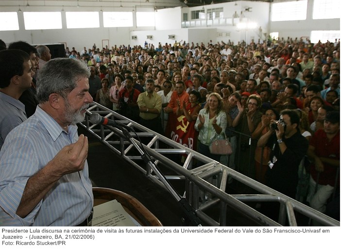 Presidente Lula discursa na cerimônia de visita às futuras instalações da Universidade Federal do Vale do São Franscisco-Univasf em Juazeiro.jpg