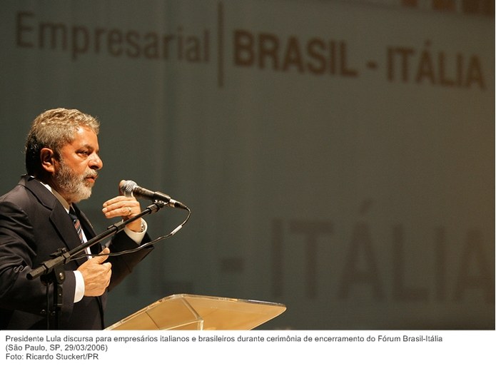 Presidente Lula discursa para empresários italianos e brasileiros durante cerimônia de encerramento do Fórum Brasil-Itália.jpg