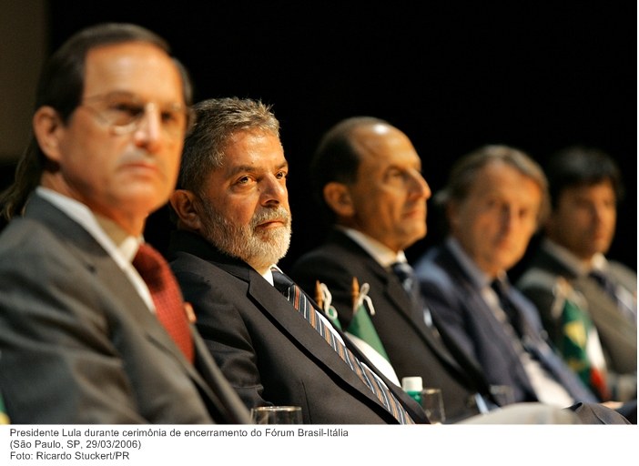 Presidente Lula durante cerimônia de encerramento do Fórum Brasil-Itália.jpg