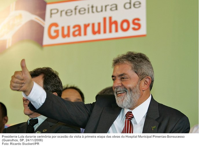 Presidente Lula durante cerimônia por ocasião da visita à primeira etapa das obras do Hospital Municipal Pimentas-Bonsucesso.jpg