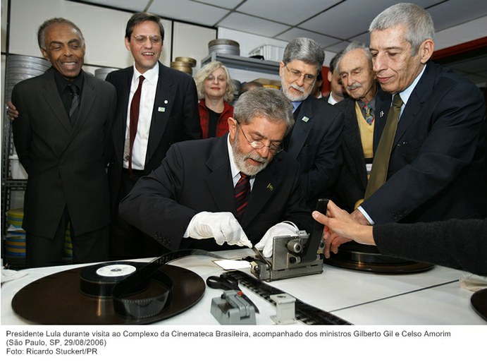 Presidente Lula durante visita ao Complexo da Cinemateca Brasileira, acompanhado dos ministros Gilberto Gil e Celso Amorim.jpg