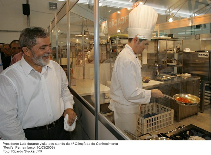 Presidente Lula durante visita aos stands da 4ª Olimpíada do Conhecimento.jpg