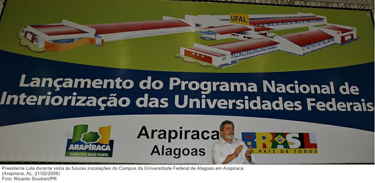Presidente Lula durante visita às futuras instalações do Campus da Universidade Federal de Alagoas em Arapiraca.jpg