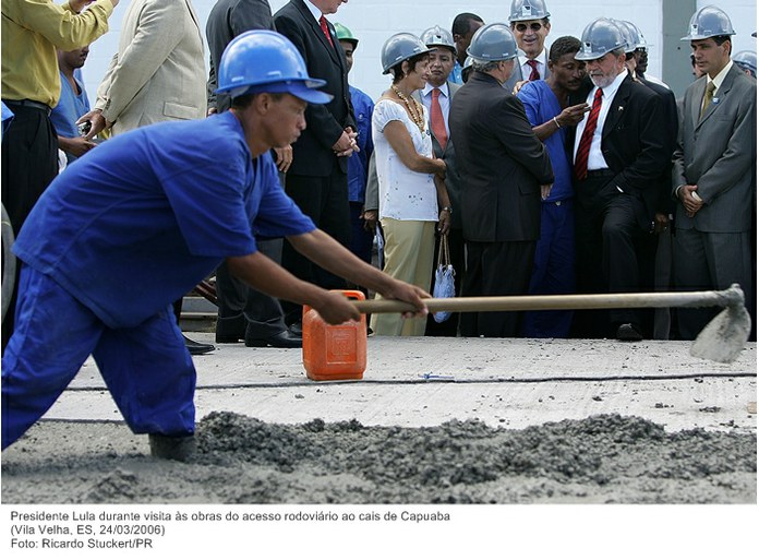 Presidente Lula durante visita às obras do acesso rodoviário ao cais de Capuaba.jpg