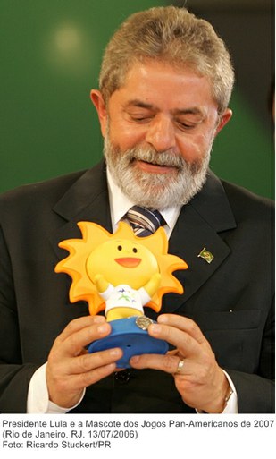Presidente Lula e a Mascote dos Jogos Pan-Americanos de 2007.jpg