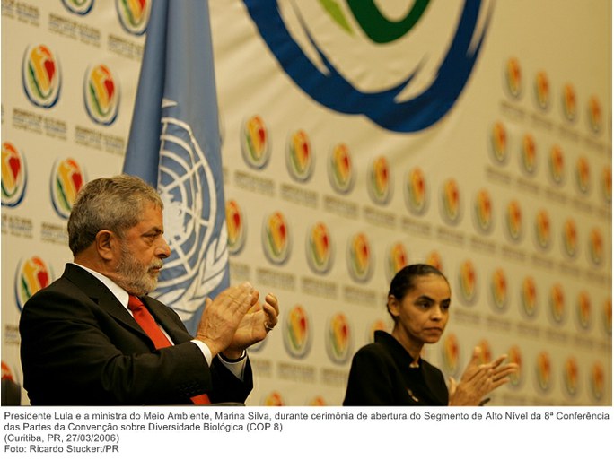 Presidente Lula e a min. do Meio Ambiente, Marina Silva, durante cerimônia de abertura do Segmento de Alto Nível da 8ª Conferência das Partes da Convenção sobre Diversidade Biológica COP 8.jpg