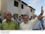 Presidente Lula e o governador Paulo Souto visitam moradia em Alagados, durante cerimônia de regularização fundiária e entrega de títulos de posse a moradores (2).jpg