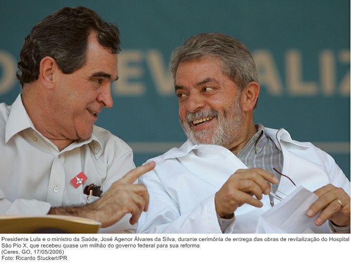 Presidente Lula e o min. da Saúde, José Agenor Álvares da Silva, durante cerimônia de entrega das obras de revitalização do Hospital São Pio X.jpg