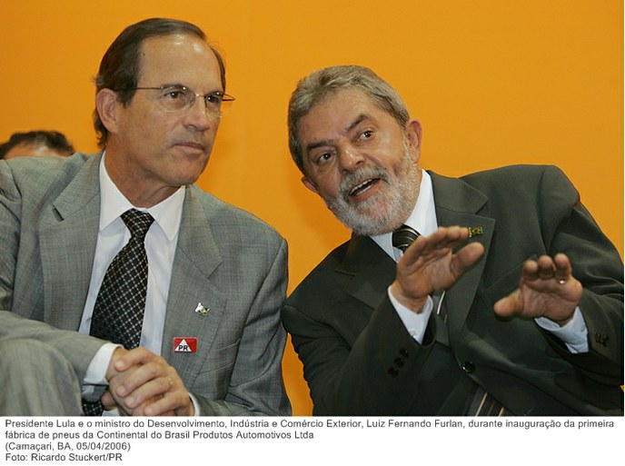 Presidente Lula e o min. do Desenvolvimento, Indústria e Comércio Exterior, Luiz Fernando Furlan, durante inauguração da primeira fábrica de pneus da Continental do Brasil Produtos Automotivos.jpg