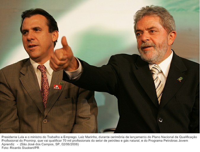 Presidente Lula e o ministro do Trabalho e Emprego, Luiz Marinho, durante cerimônia de lançamento do Plano Nacional de Qualificação Profissional do Prominp.jpg