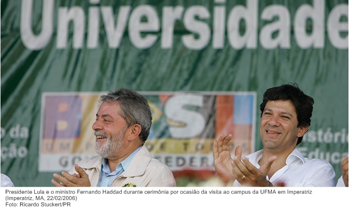 Presidente Lula e o ministro Fernando Haddad durante cerimônia por ocasião da visita ao campus da UFMA em Imperatriz.jpg