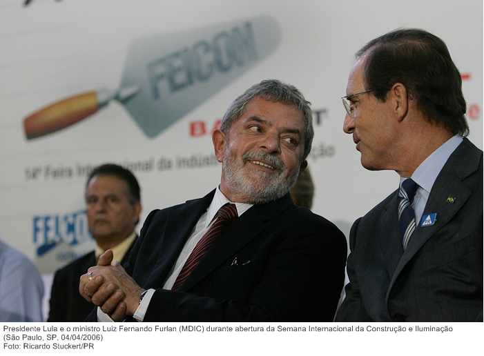 Presidente Lula e o ministro Luiz Fernando Furlan (MDIC) durante abertura da Semana Internacional da Construção e Iluminação.jpg