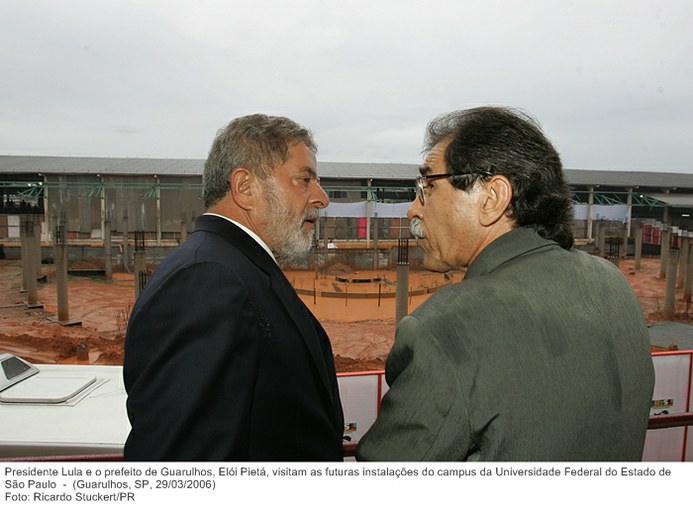 Presidente Lula e o prefeito de Guarulhos, Elói Pietá, visitam as futuras instalações do campus da Universidade Federal do Estado de São Paulo.jpg