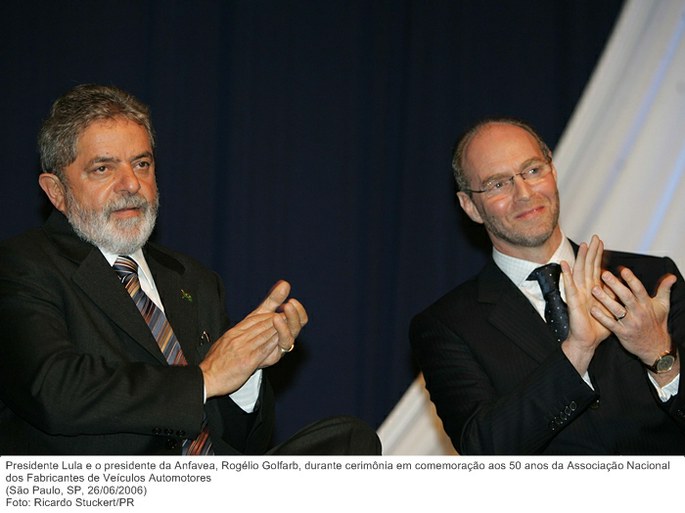Presidente Lula e o presidente da Anfavea, Rogélio Golfarb, durante cerimônia em comemoração aos 50 anos da Associação Nacional dos Fabricantes de Veículos Automotores.jpg